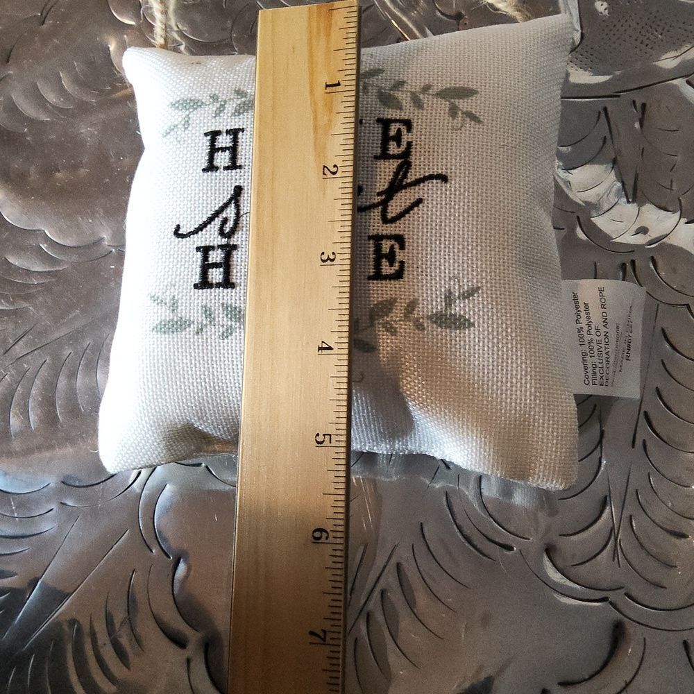 Two accent pillows NWT - Picture 6 of 6